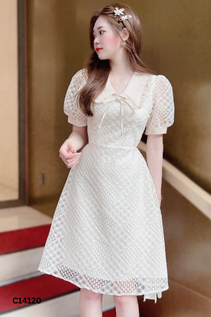 Váy ren be cổ bèo