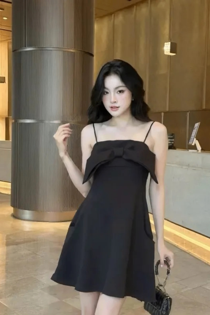 Váy hai dây đen nơ