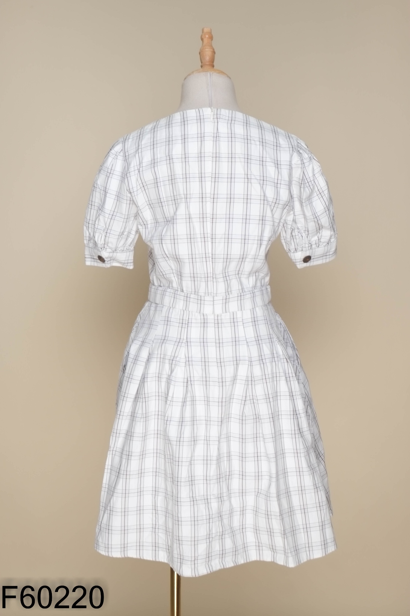 Váy 92WEAR trắng kẻ xám