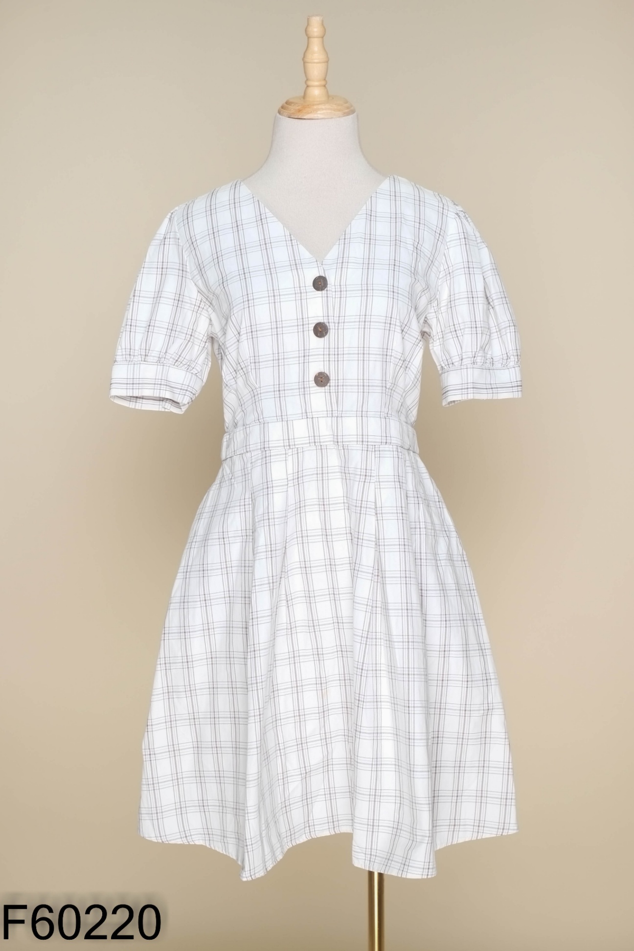 Váy 92WEAR trắng kẻ xám