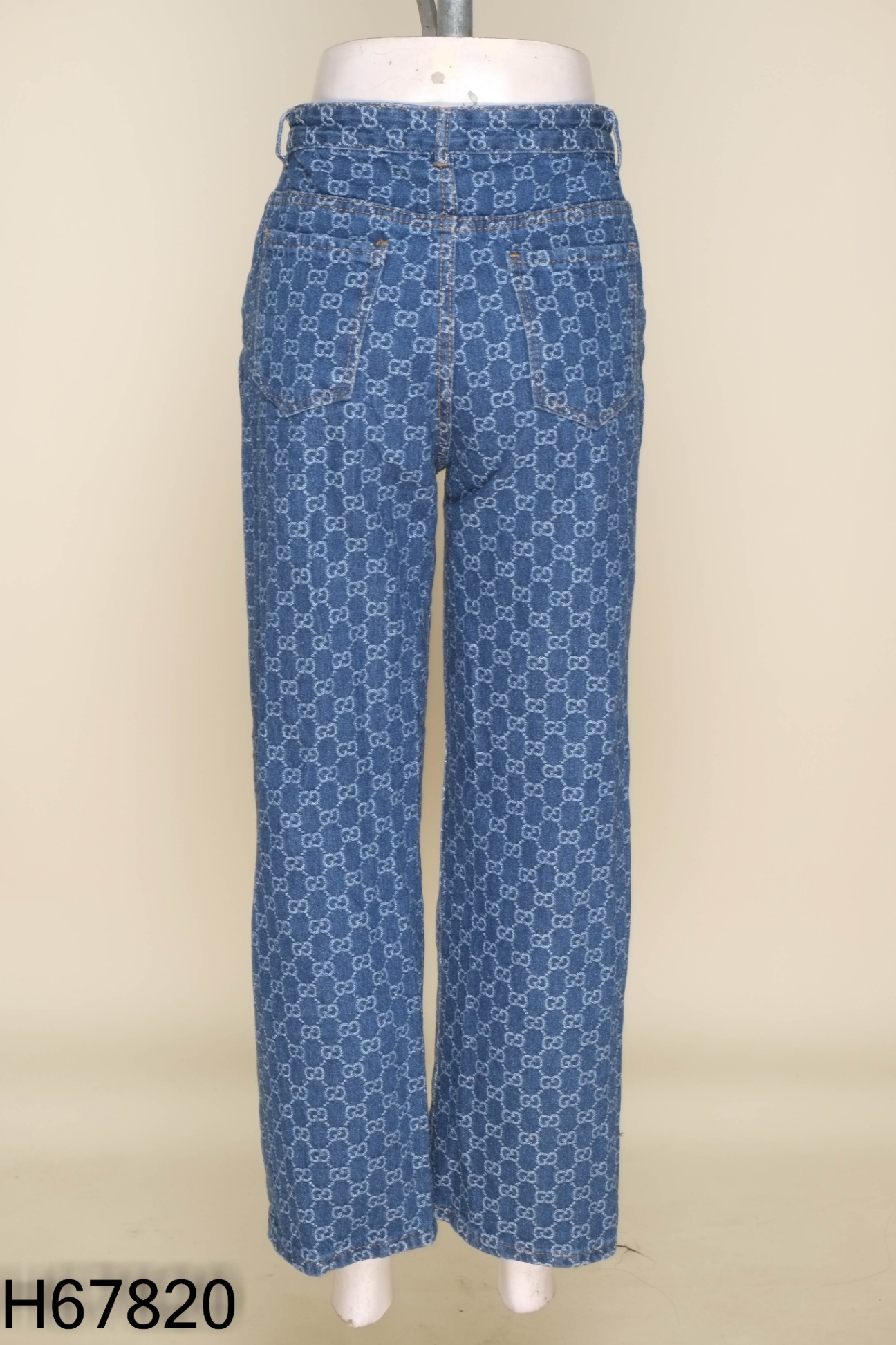Quần jeans xanh họa tiết