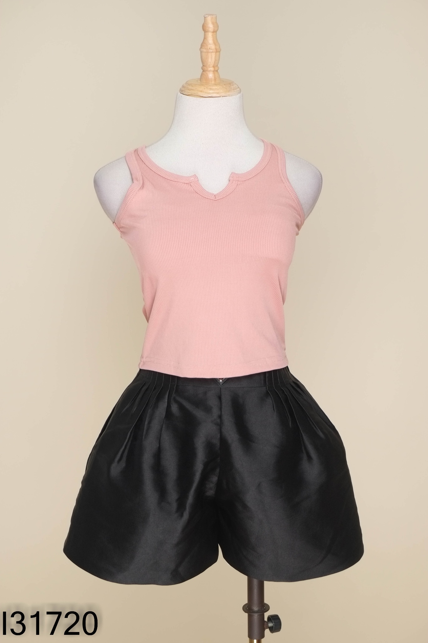 SET Áo hồng sát nách + quần short đen