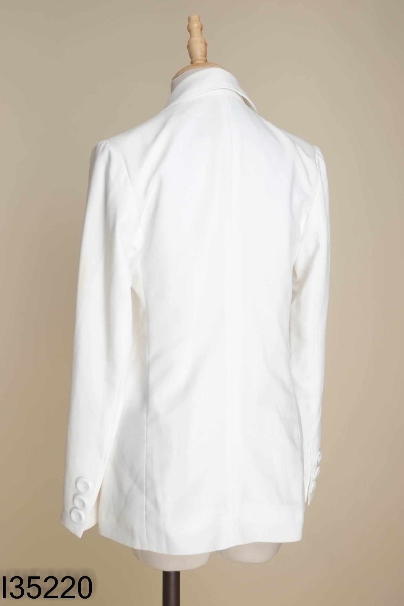 Áo blazer BOHEE trắng 6 cúc