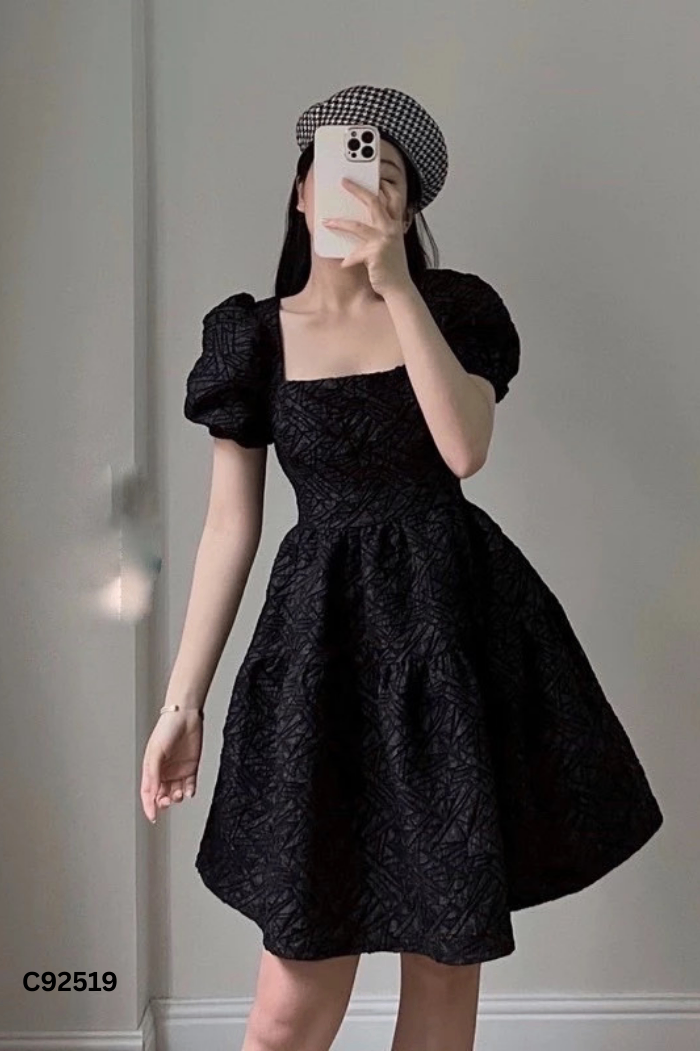 Váy gấm đen xòe