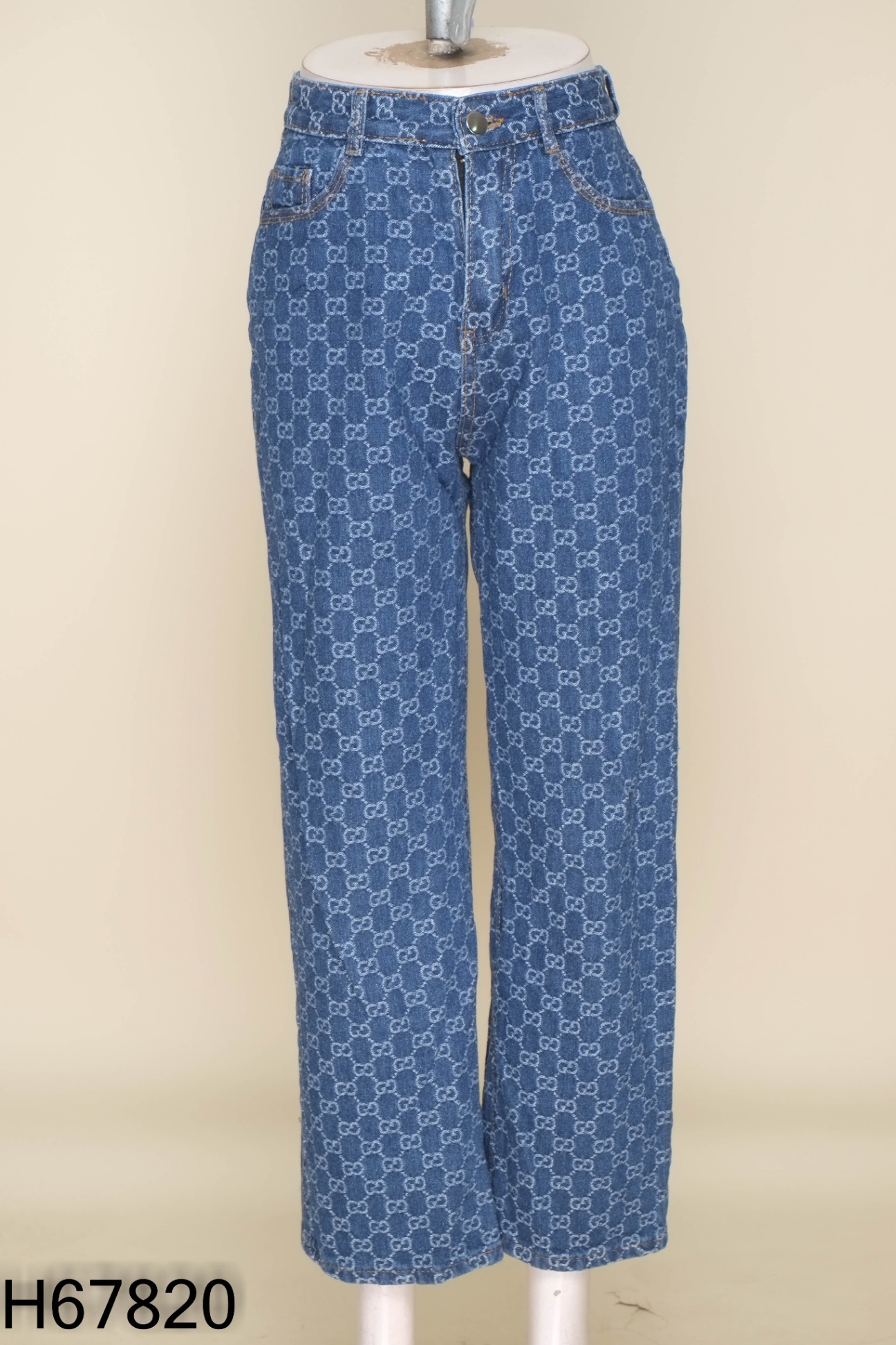 Quần jeans xanh họa tiết