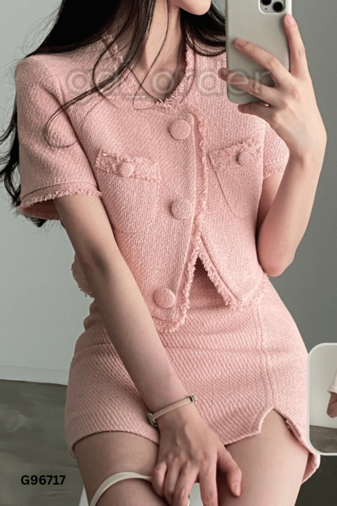 Áo hồng phối khuy