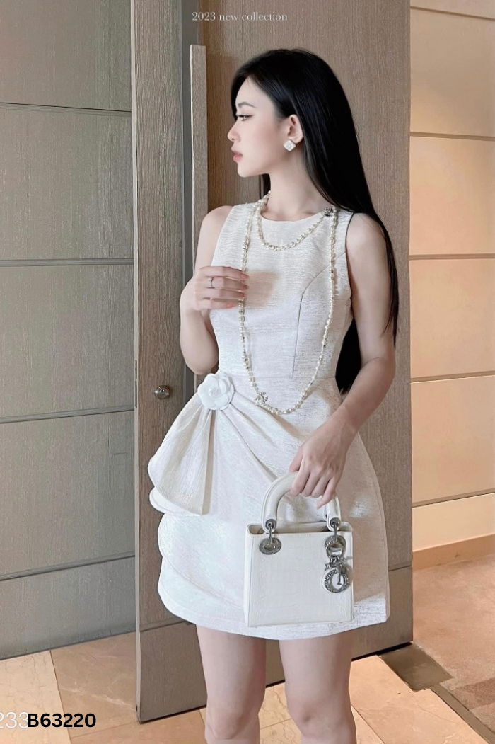 NEWTAG Váy trắng sữa đính hoa