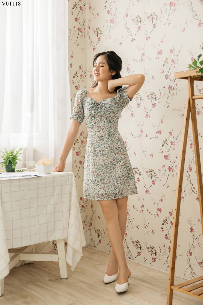 Váy TIIN xanh lá họa tiết hoa trắng
