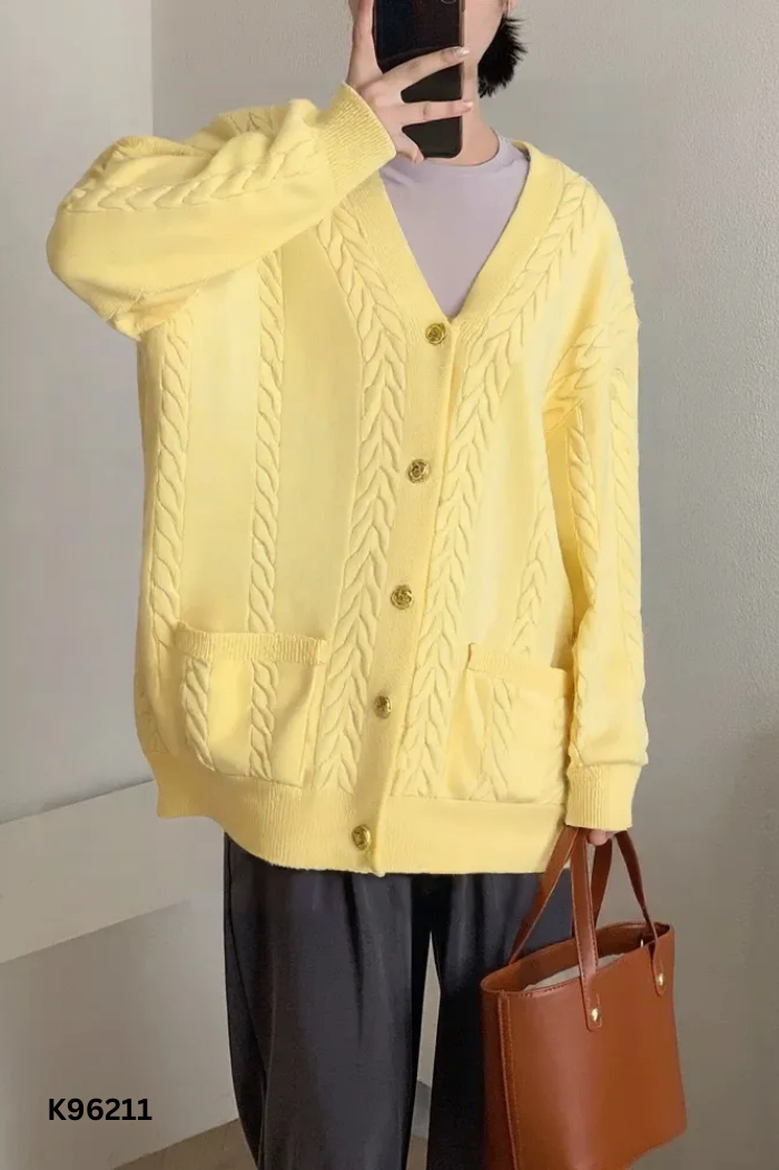 Cardigan len vàng đính gấu