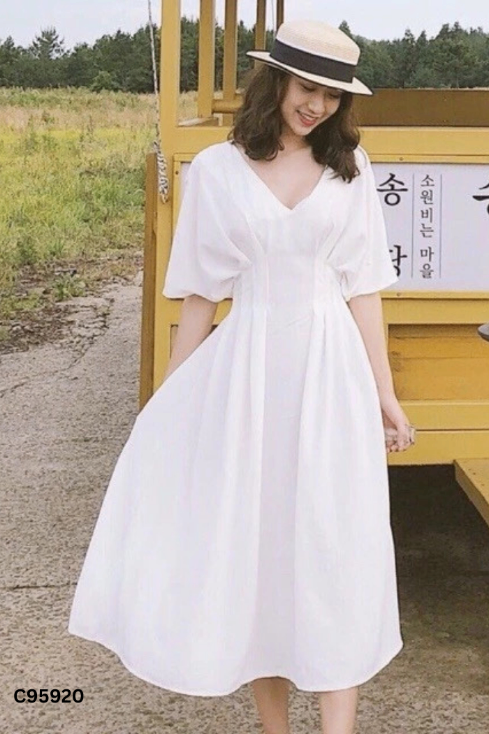 Váy trắng cổ V