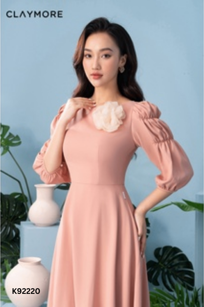 NEWTAG Váy CLAYMORE hồng đính hoa be