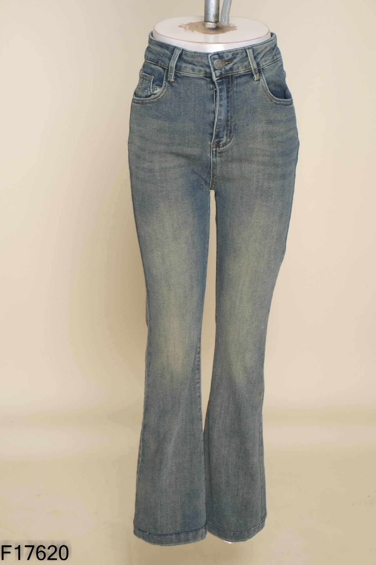 Quầ jeans xanh dáng loe