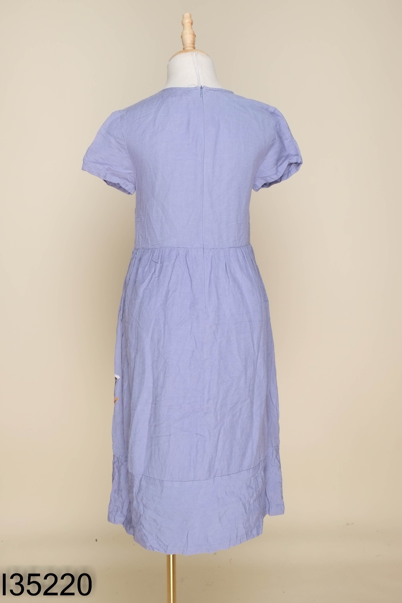 Váy linen xanh thêu hoa