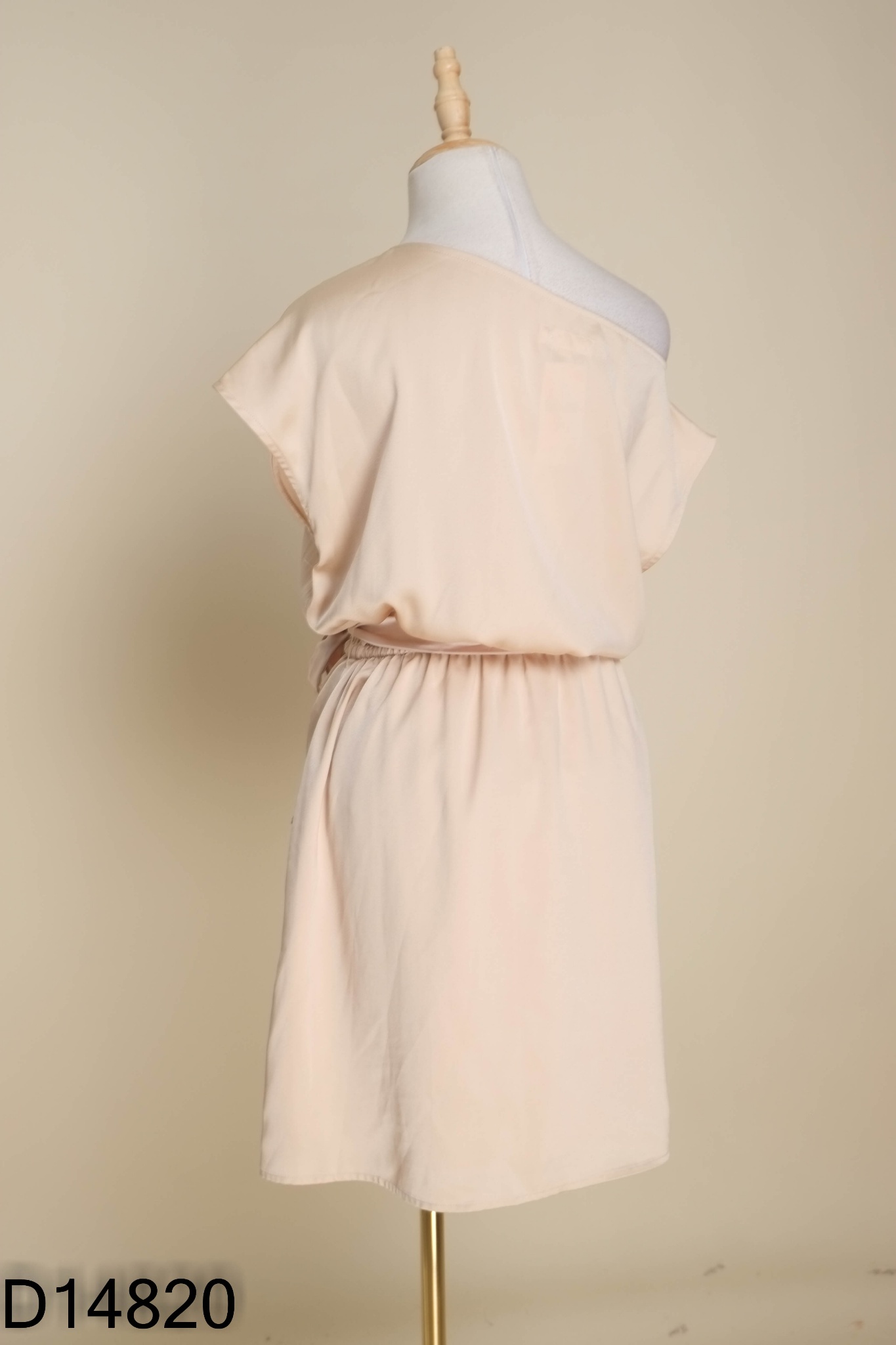 Váy lụa be IVY MODA kèm đai