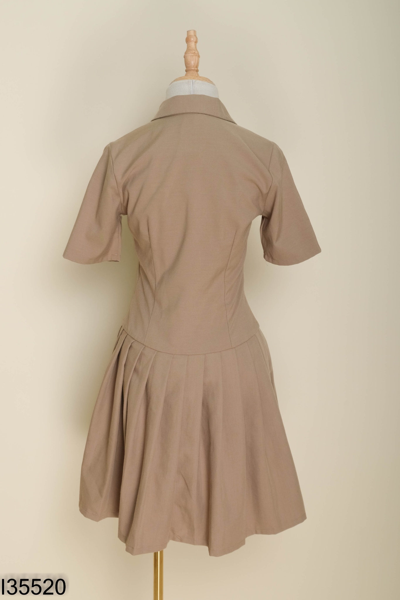 Váy nâu cổ vest