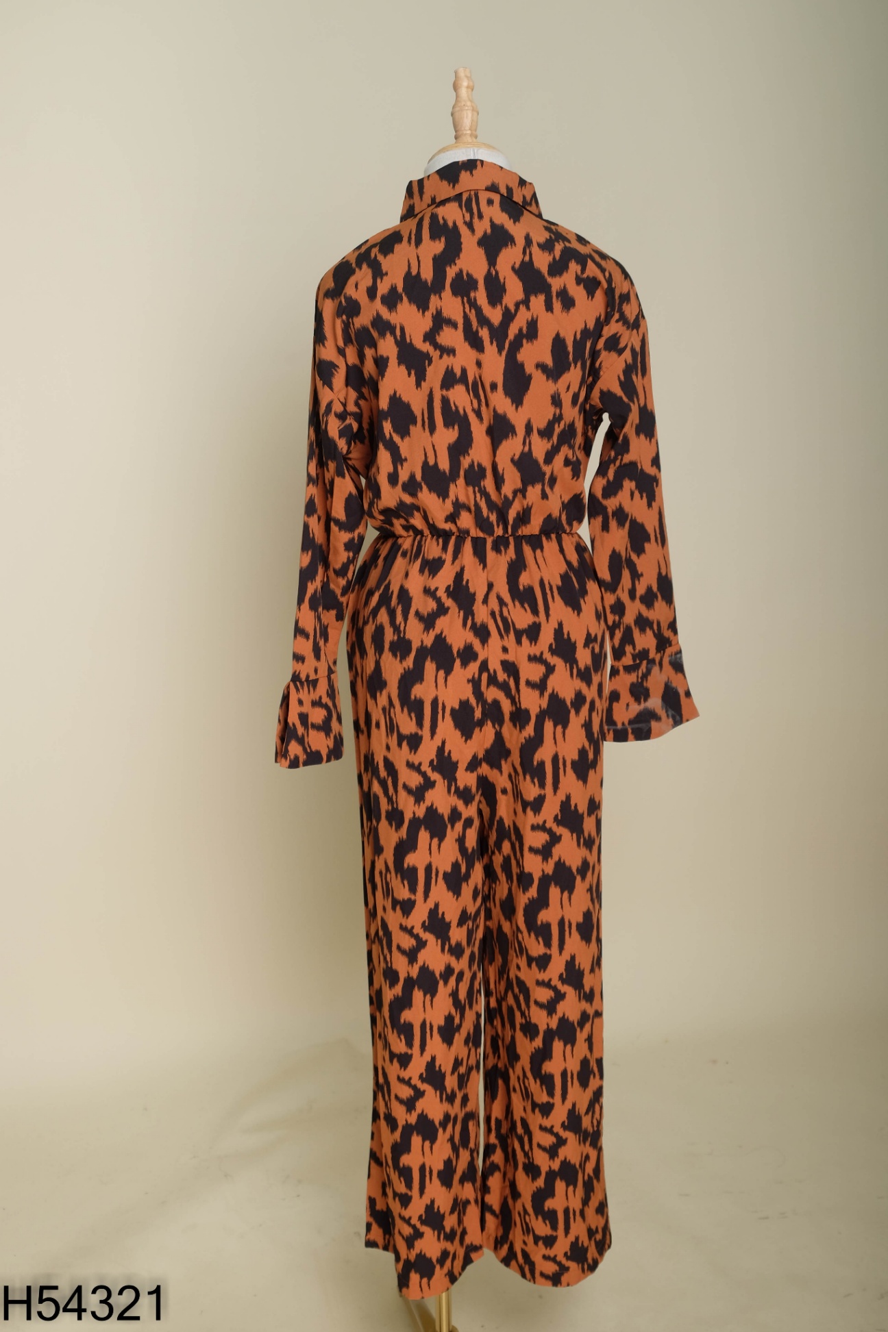 Jumpsuit nâu hoa tiết đen