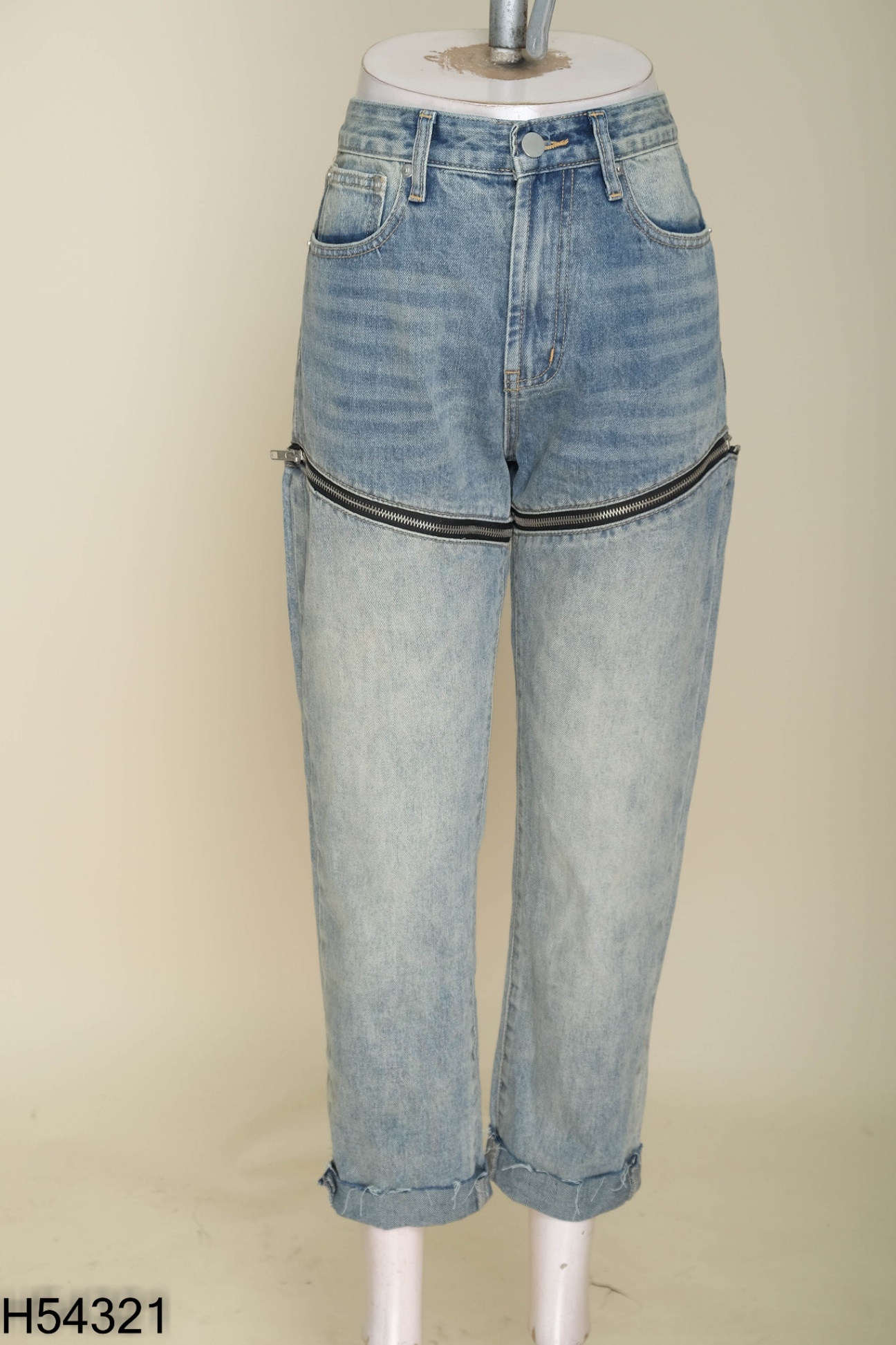 Quần jeans xanh xắn gấu