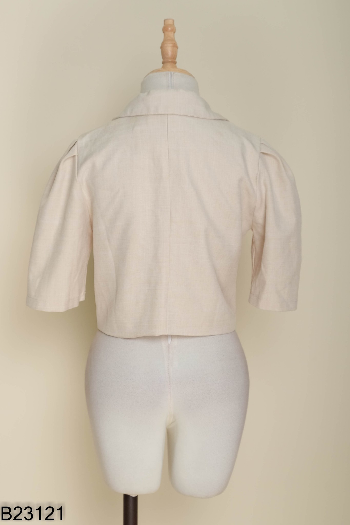 Áo be cổ vest
