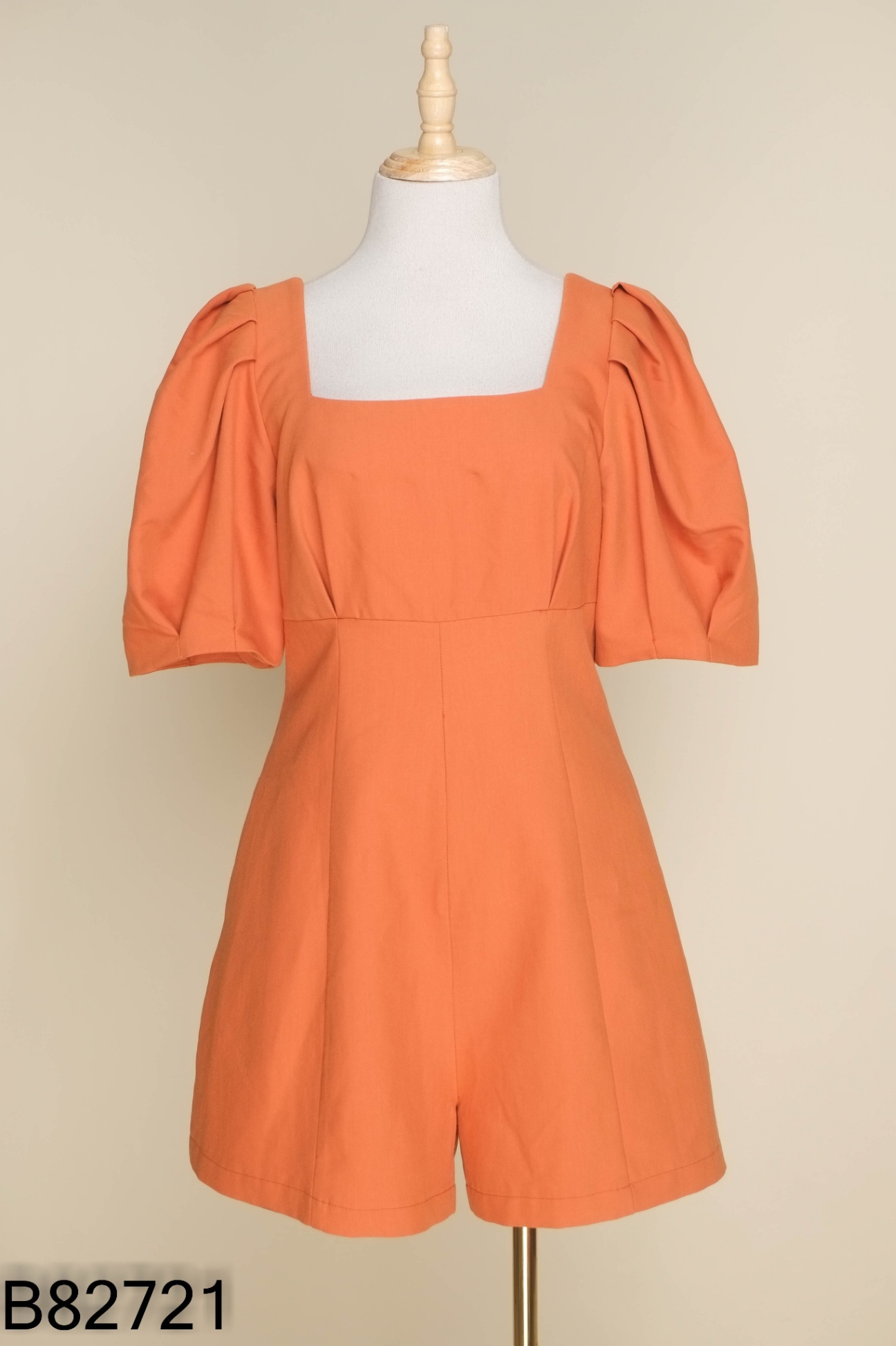 Jumpsuit CCHAT cam cổ vuông