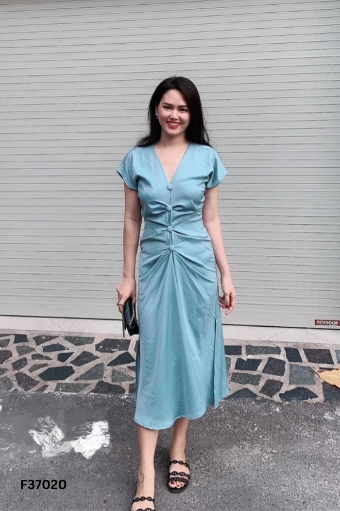 Váy xanh phối cúc cổ V