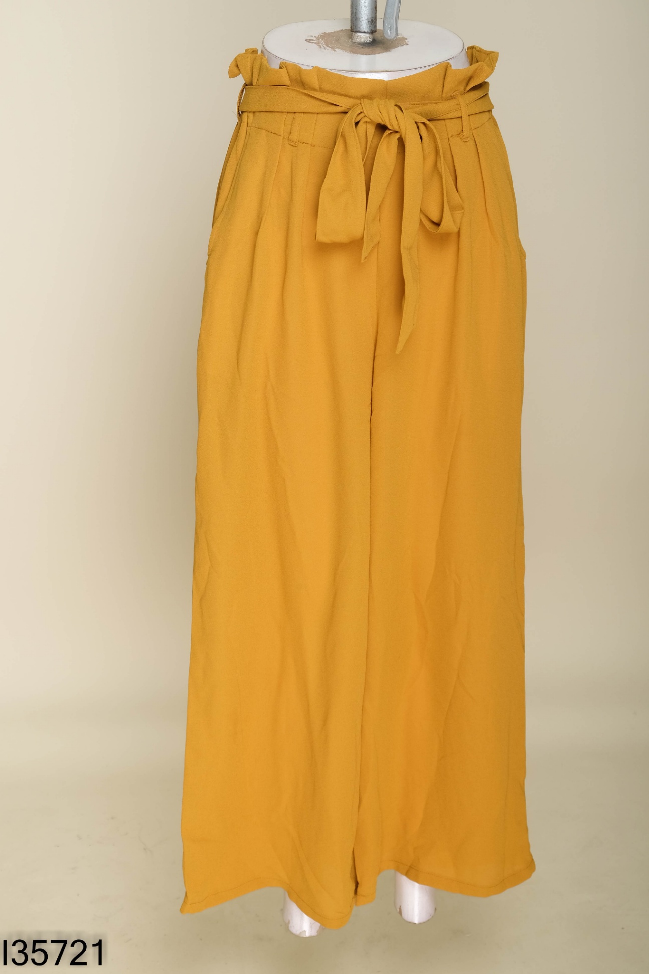 Quần culotte vàng trơn