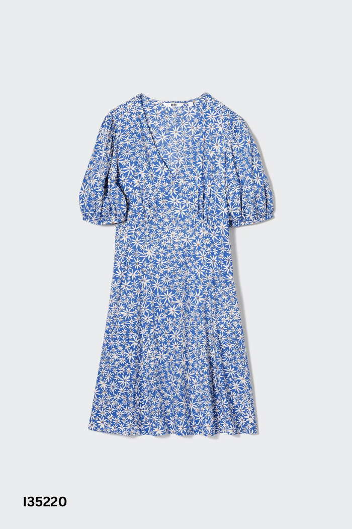 Váy xanh UNIQLO hoa trắng