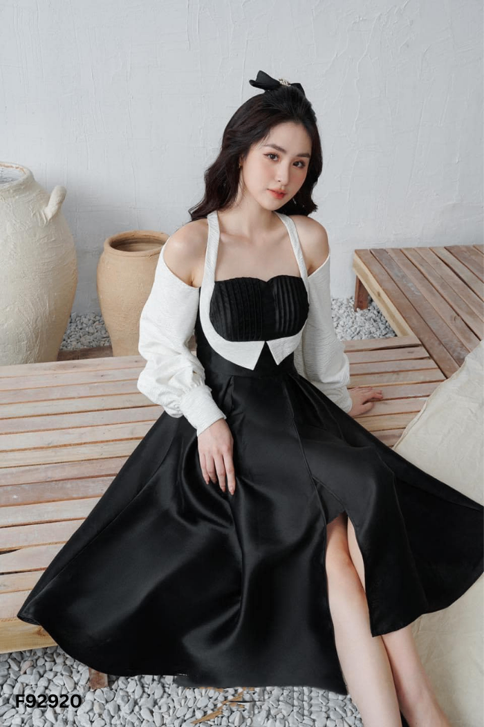 Váy đen phối tay trắng