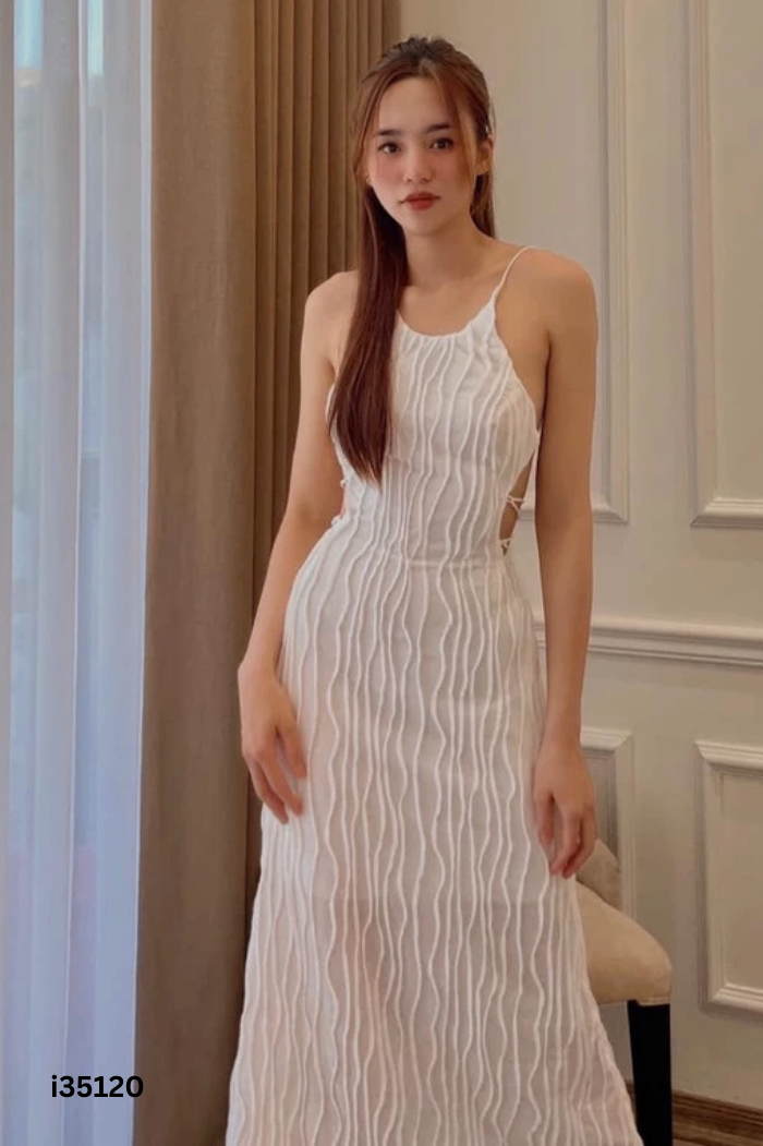 Váy trắng hở lưng