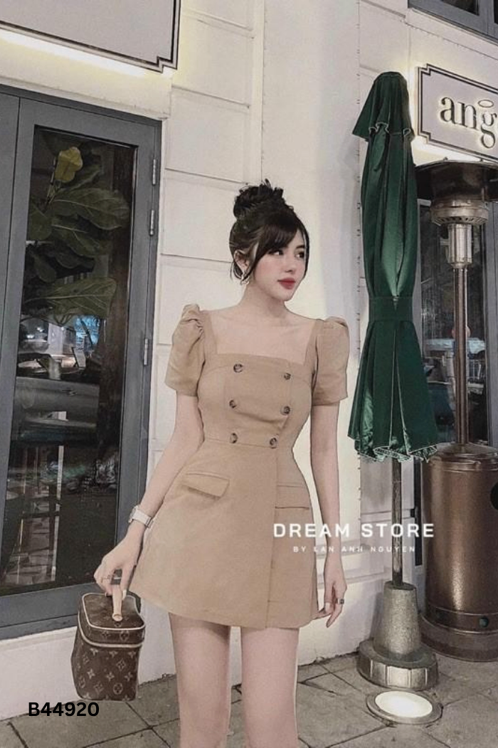 Váy be cổ vuông phối cúc