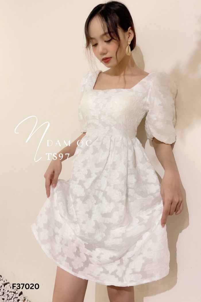 Váy be cổ vuông tay phồng