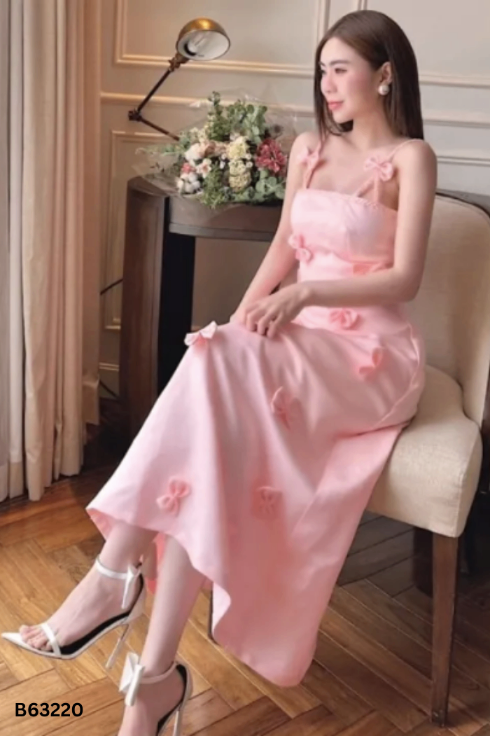 Váy hồng đính nơ