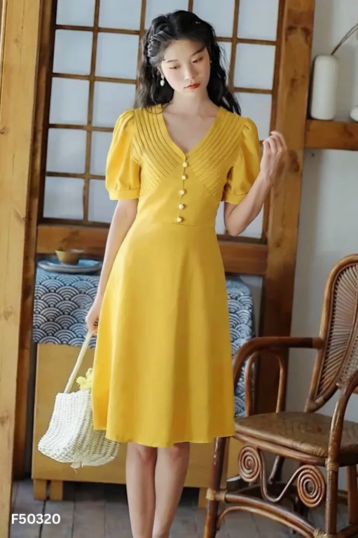 Váy vàng đính ngọc