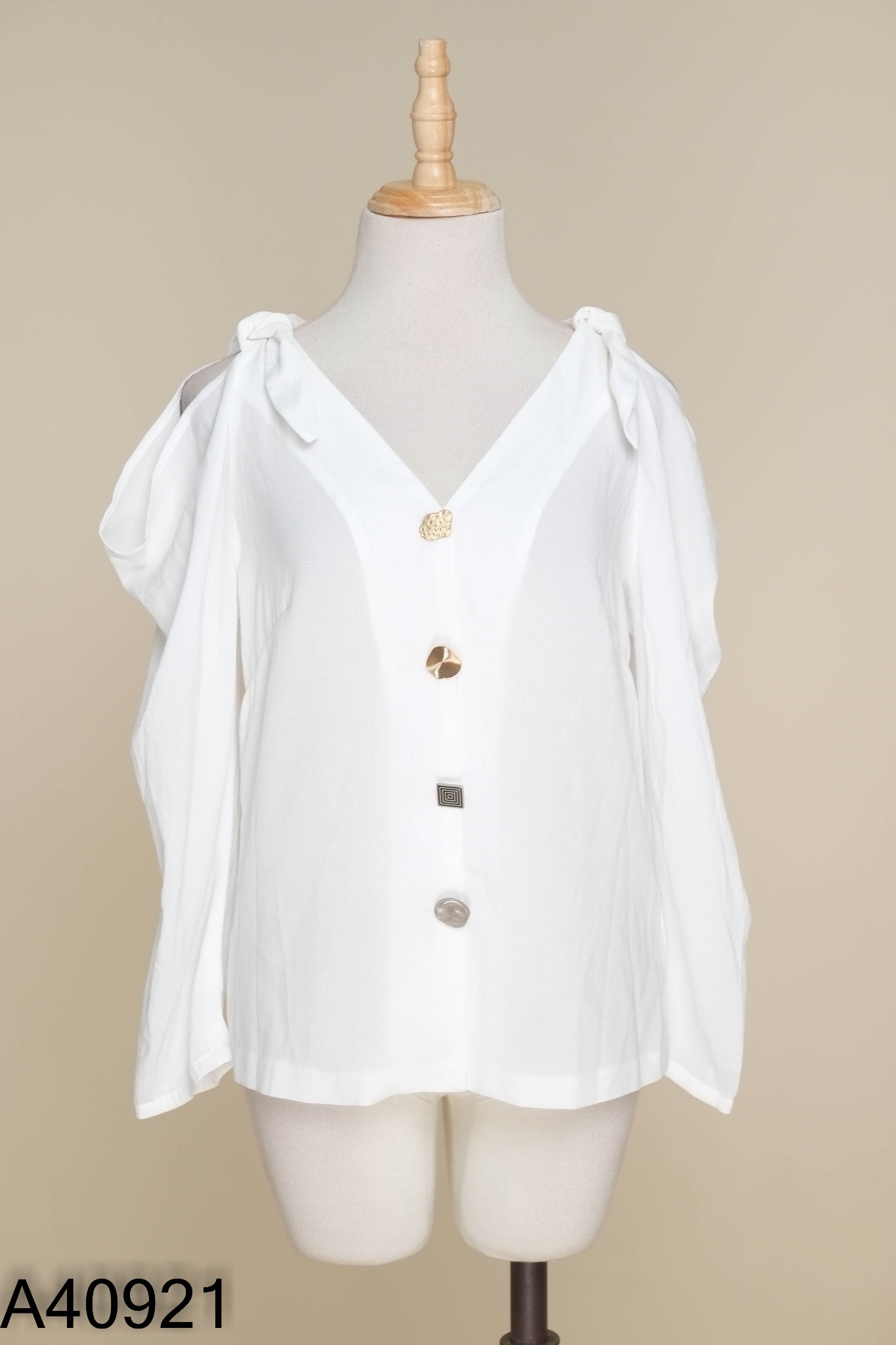Áo kiểu IVY MODA trắng hở vai