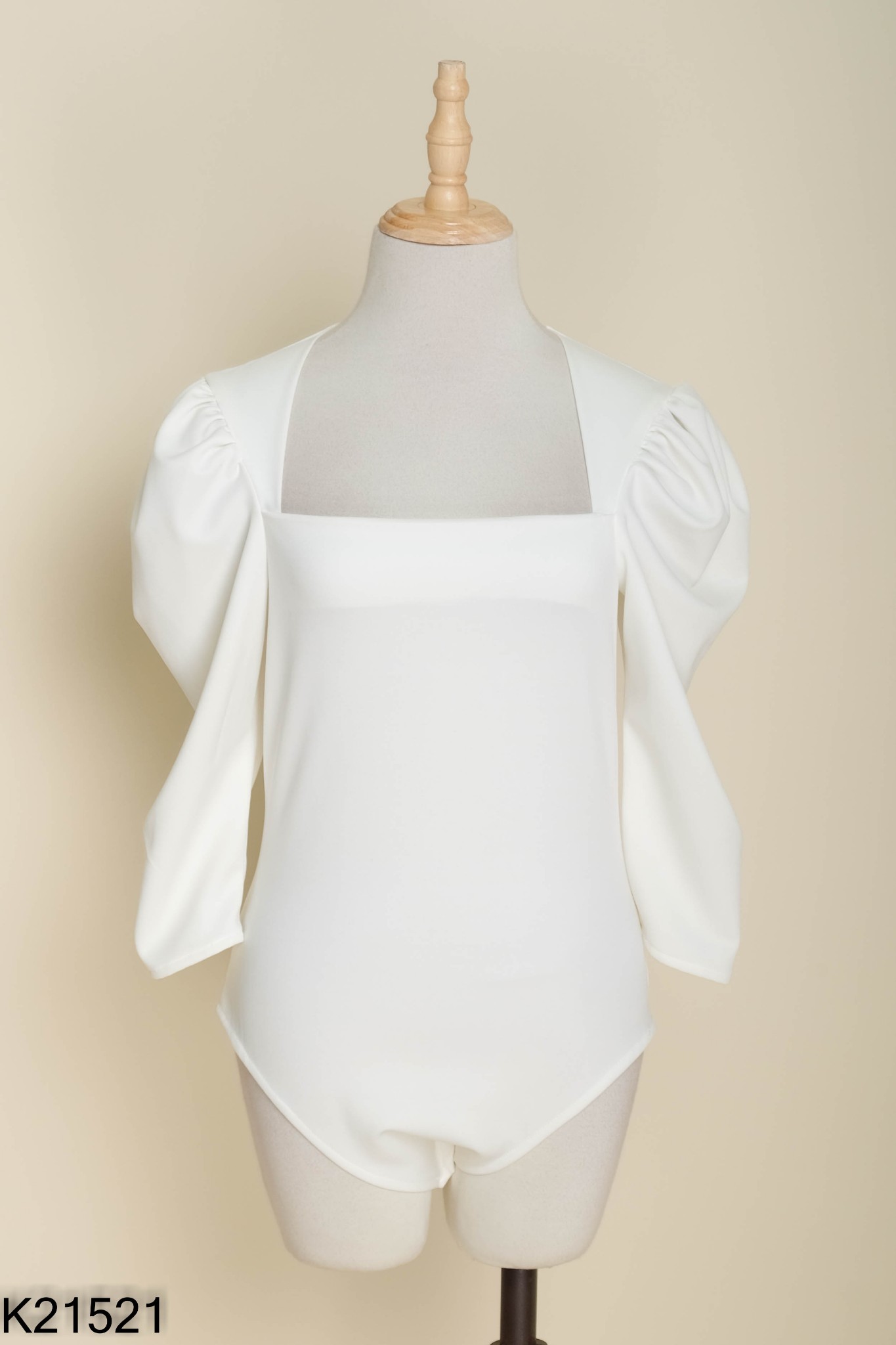 Bodysuits LARMES trắng cổ vuông