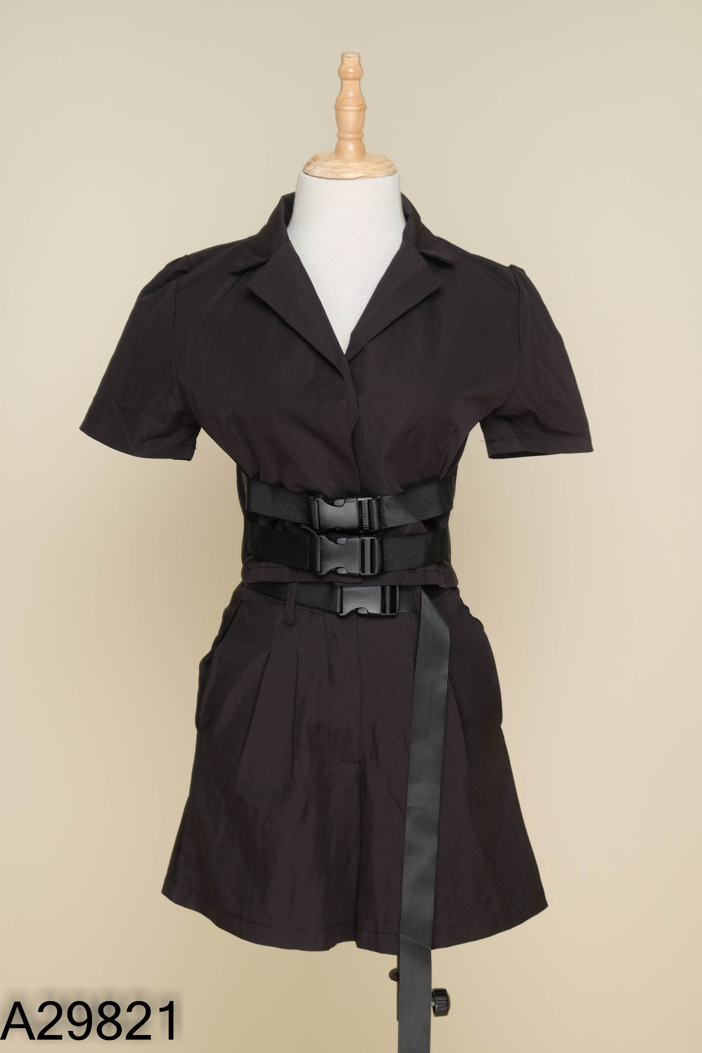 SET Áo đen cổ sơ mi + quần short