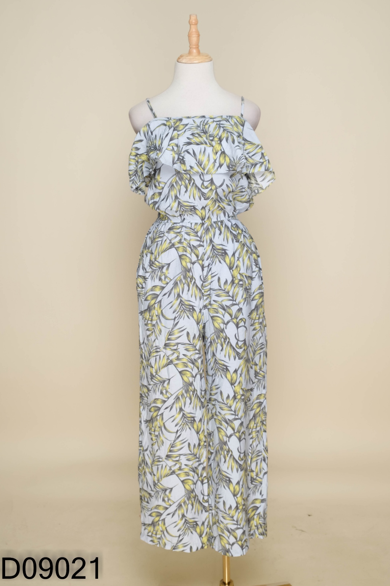 Jumpsuit xanh họa tiết lá