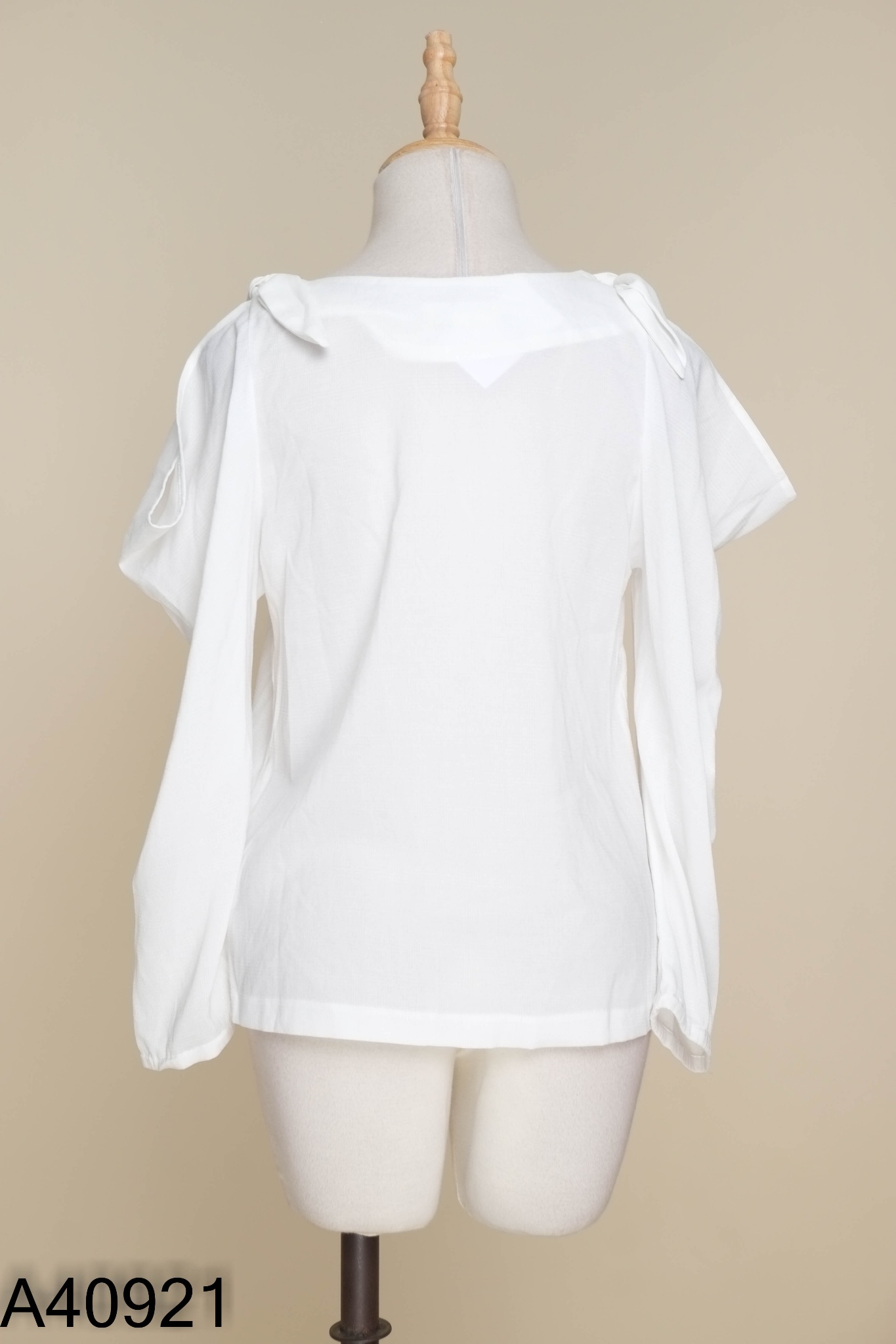 Áo kiểu IVY MODA trắng hở vai