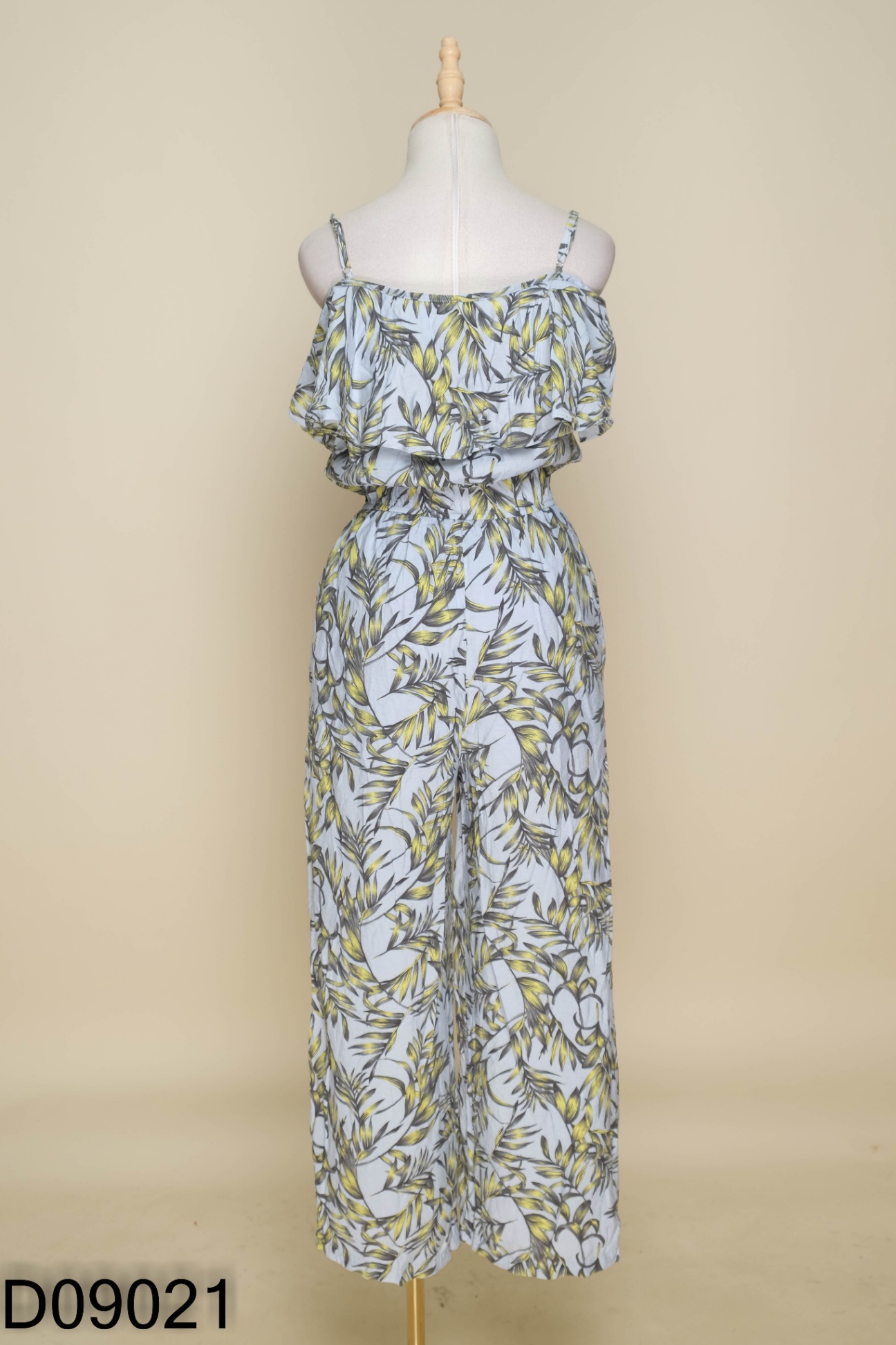 Jumpsuit xanh họa tiết lá