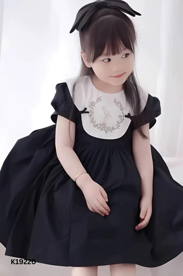 NEWTAG Váy đen cổ trắng KIDS