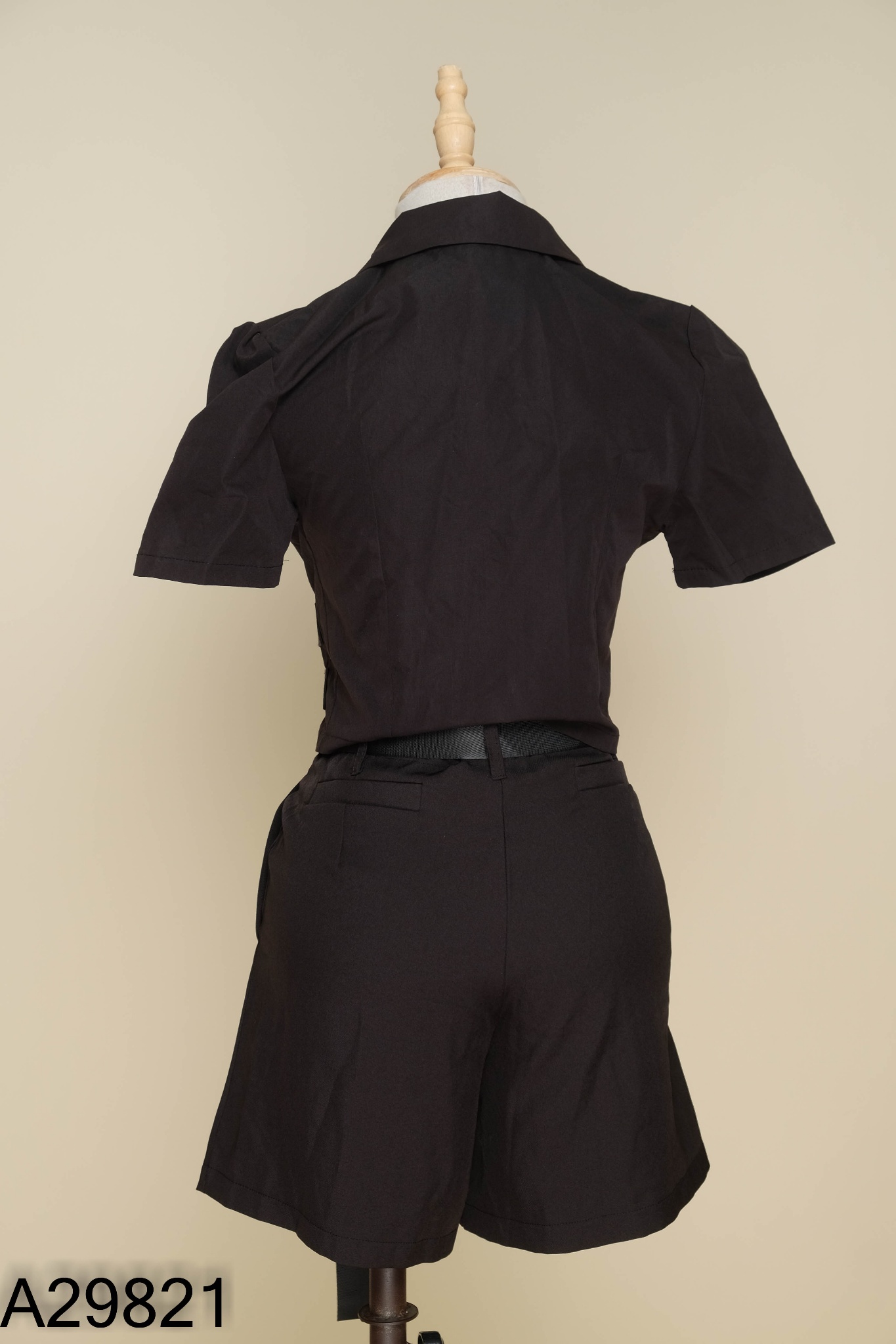 SET Áo đen cổ sơ mi + quần short