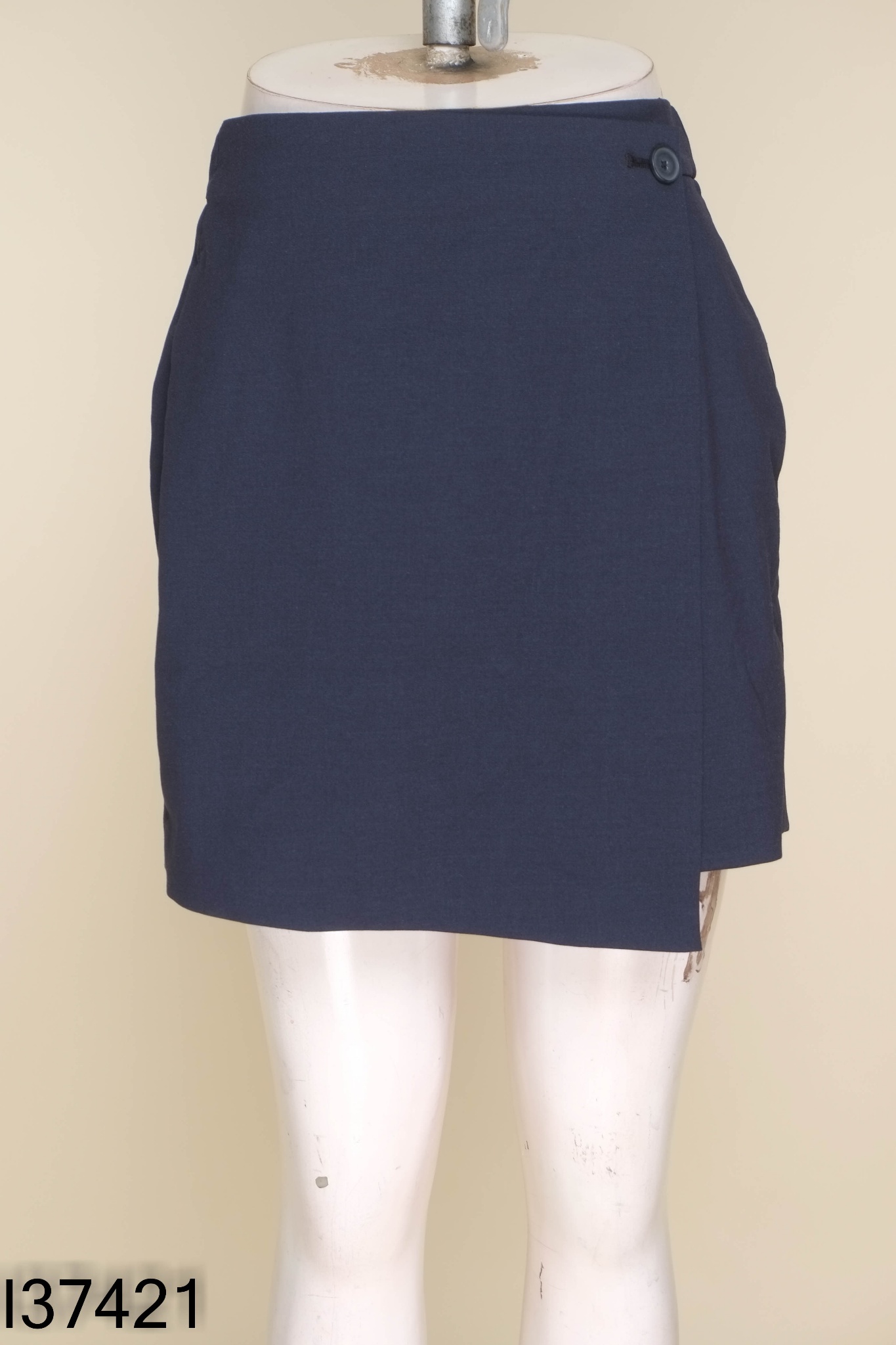 Quần shorts UNIQLO vạt xanh than