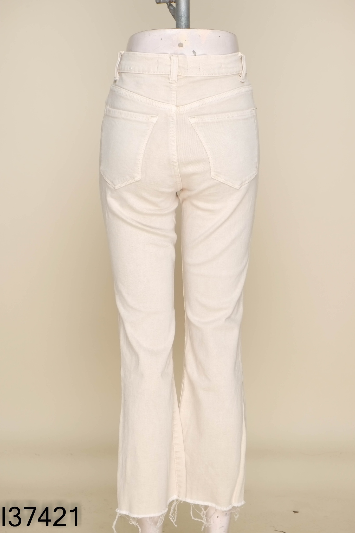 Quần jeans be MANGO cắt gấu