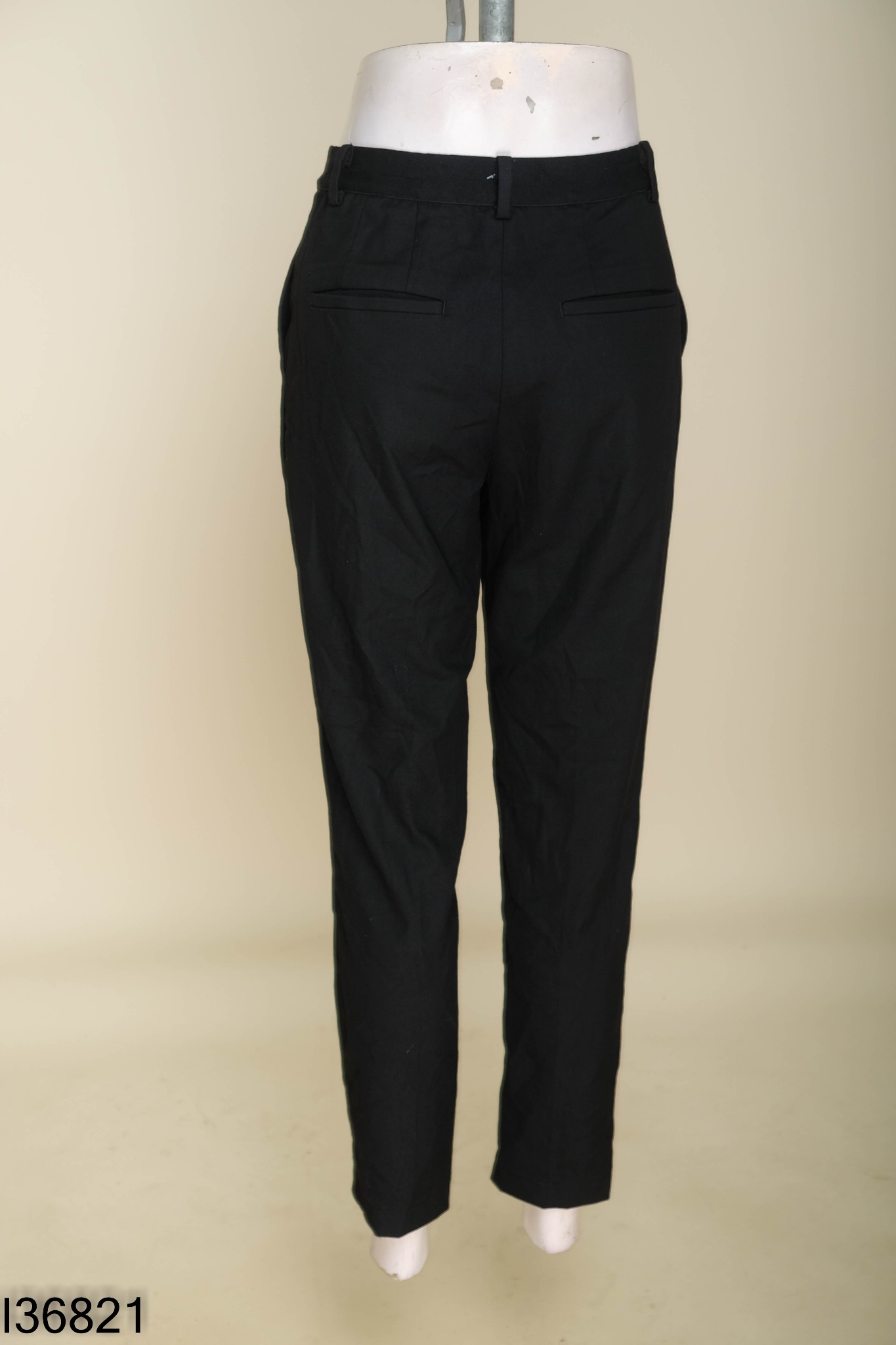 Quần UNIQLO đen trơn
