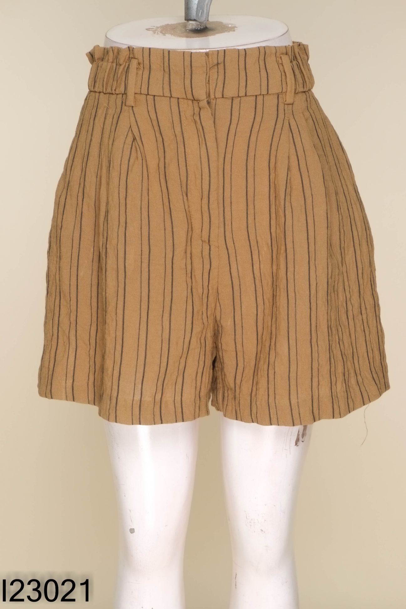 Quần shorts HM linen nâu sọc