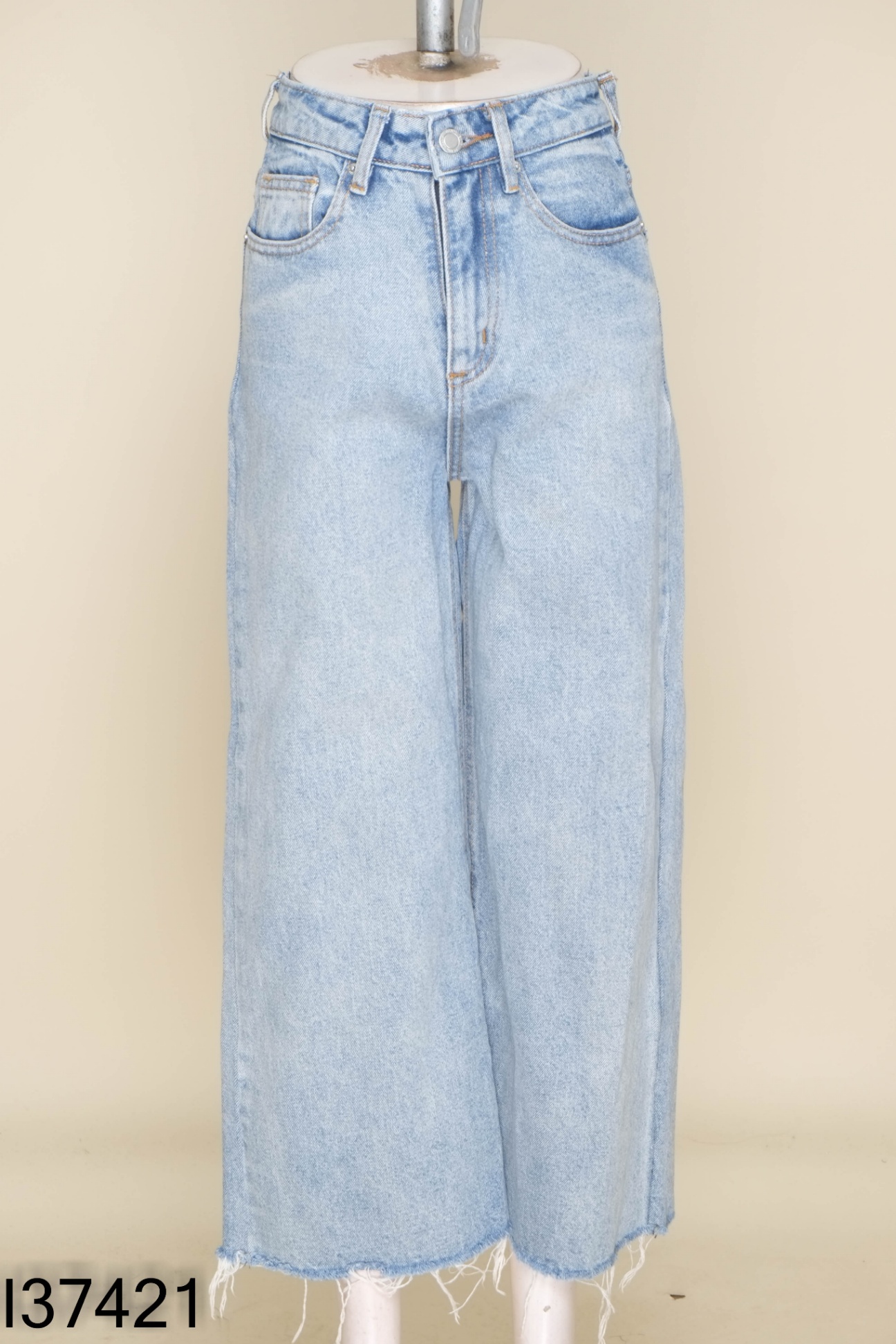 Quần jeans xanh trơn cắt gấu