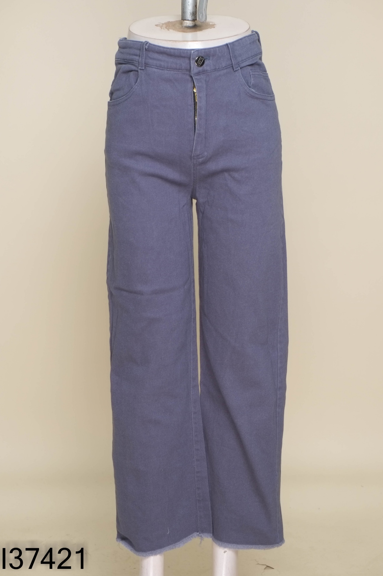 Quần jeans xanh MADELEN gấu tua rua