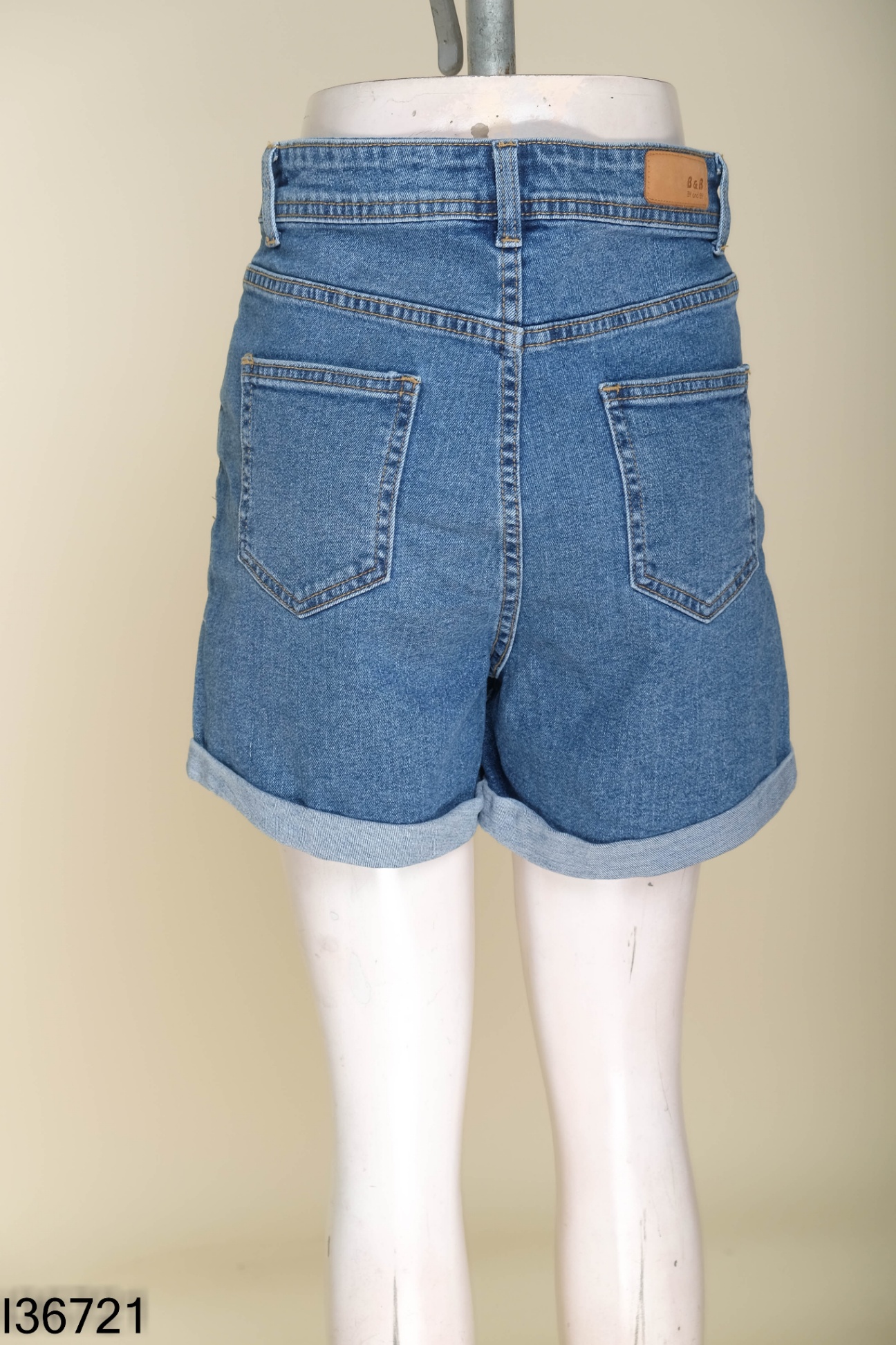 Quần shorts jeans BY AND BY xanh trơn