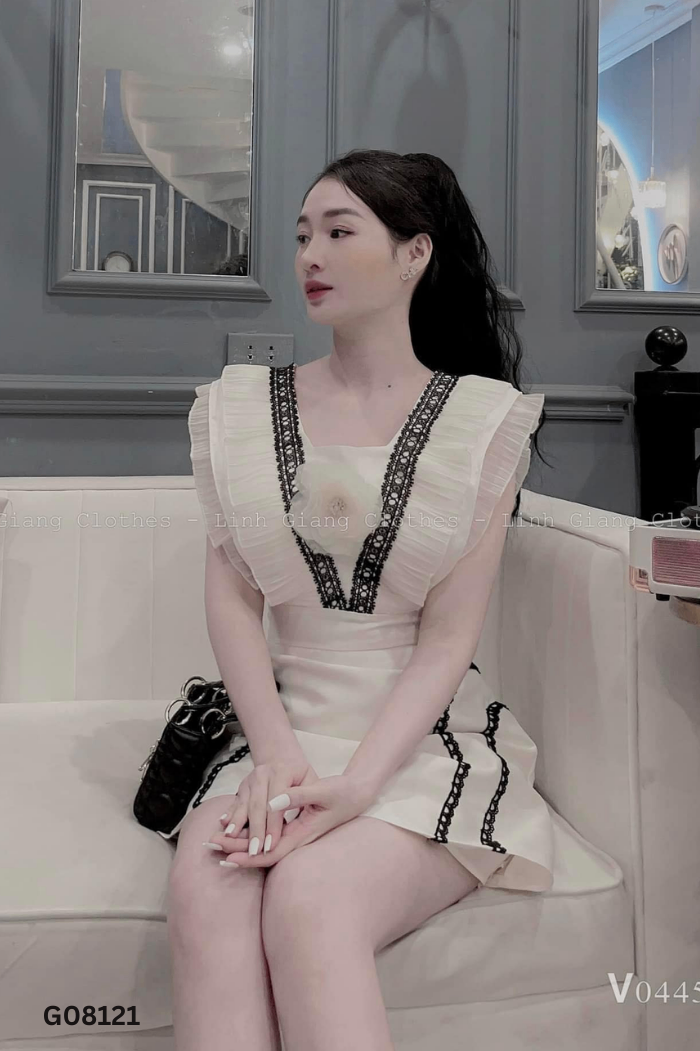 VÁY taffta đen bèo be ren đen