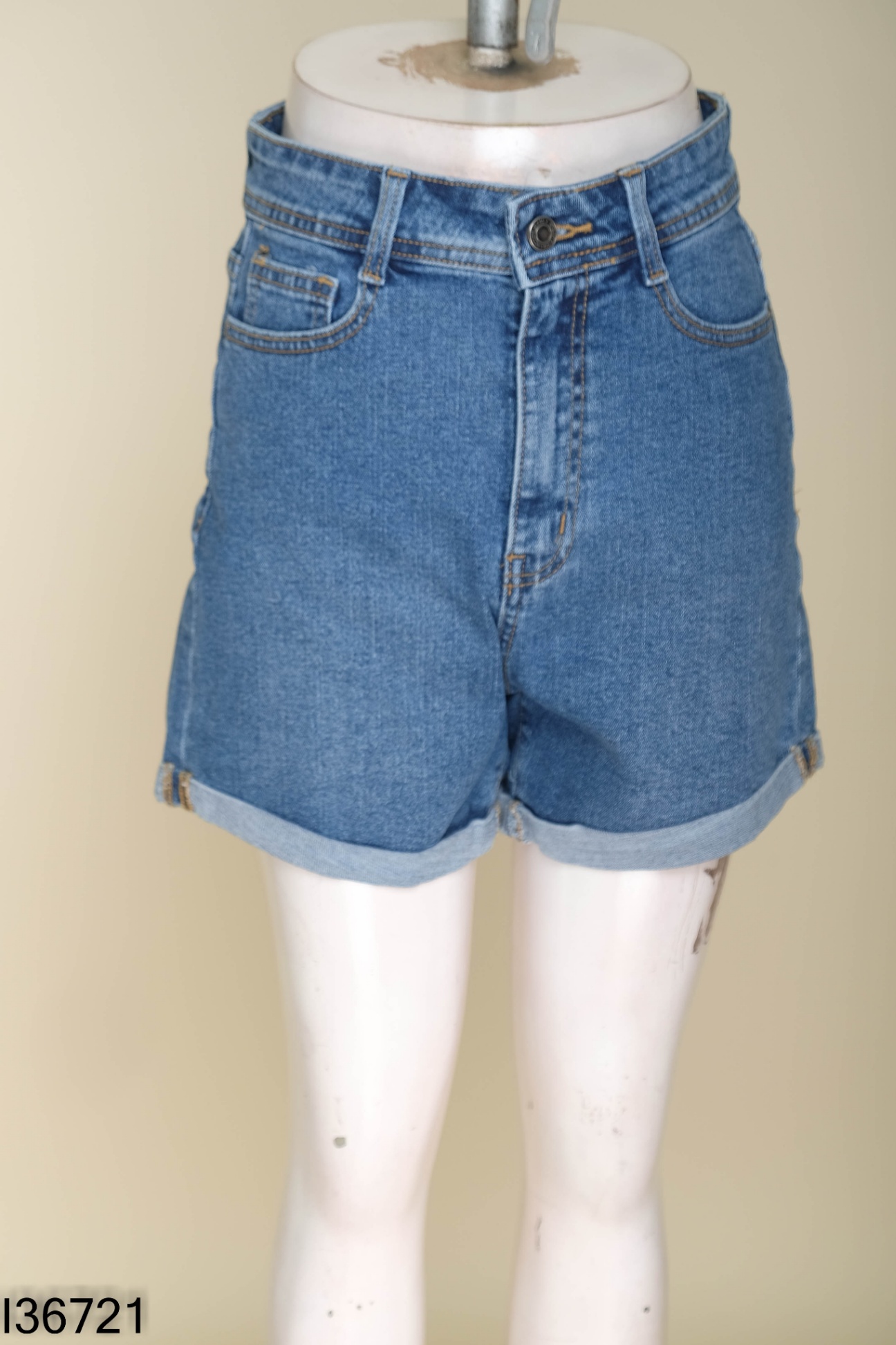 Quần shorts jeans BY AND BY xanh trơn