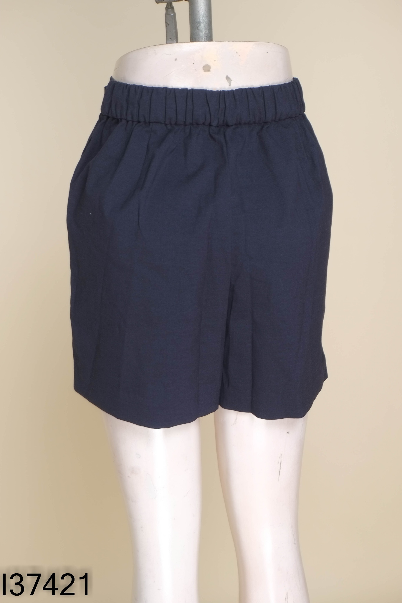 Quần shorts UNIQLO vạt xanh than